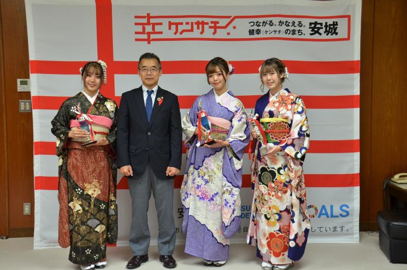 全日本きもの装いコンテスト世界大会出場者表敬訪問