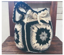 かぎ針で編むモチーフつなぎの巾着