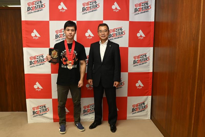 アームレスリング優勝者