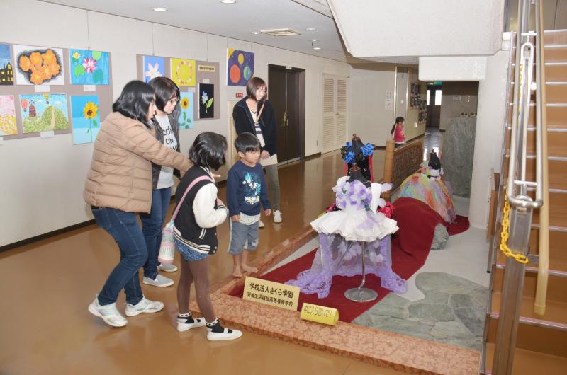 市内の高校生による作品展