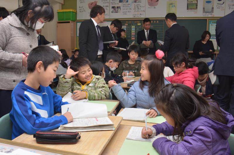 丈山小学校で三河万歳の授業が行われました