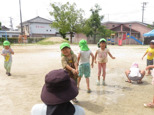 高こどろんこ遊びにじ1