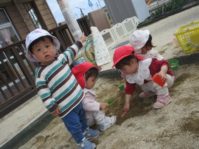 さくら保電車きた