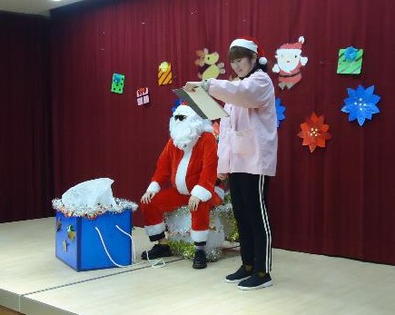 作野サンタ座る