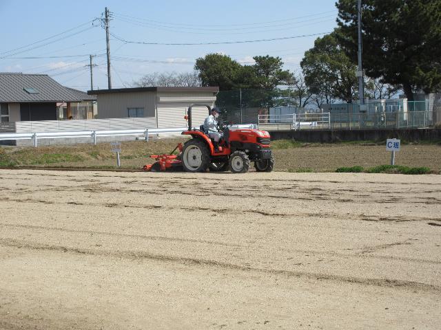 r80317圃場耕運1