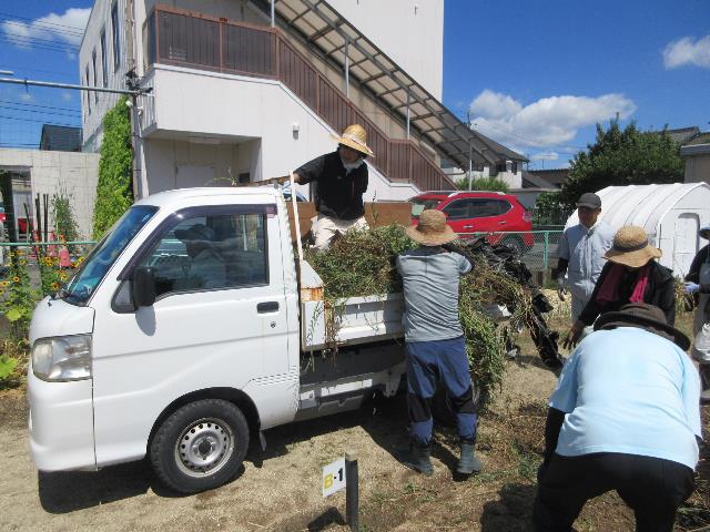 r80729残渣積み込み1
