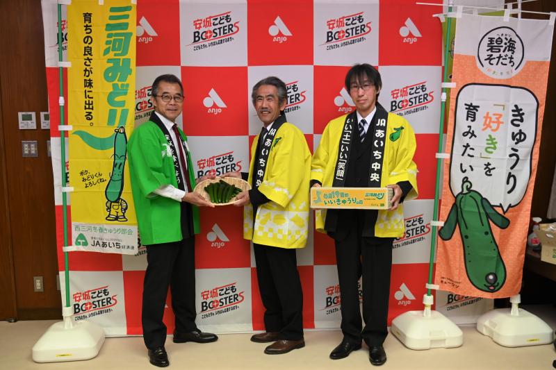 良いきゅうりの日市長表敬